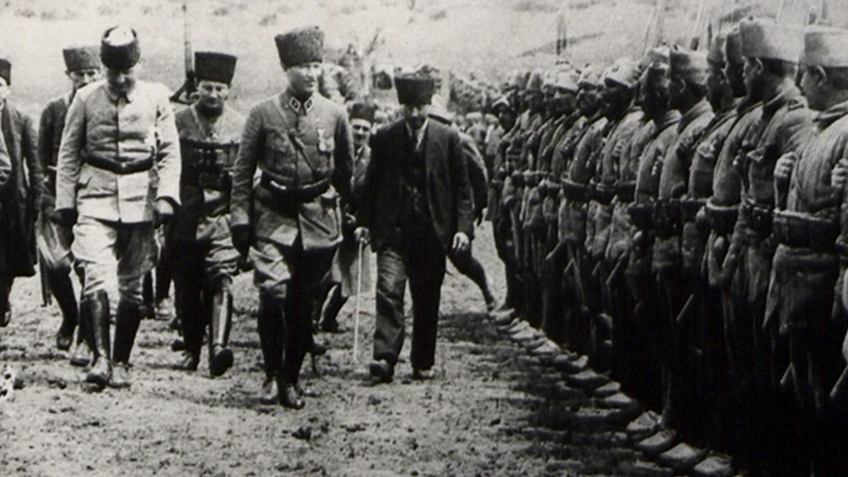 Atatürk Belgeseli Kapak